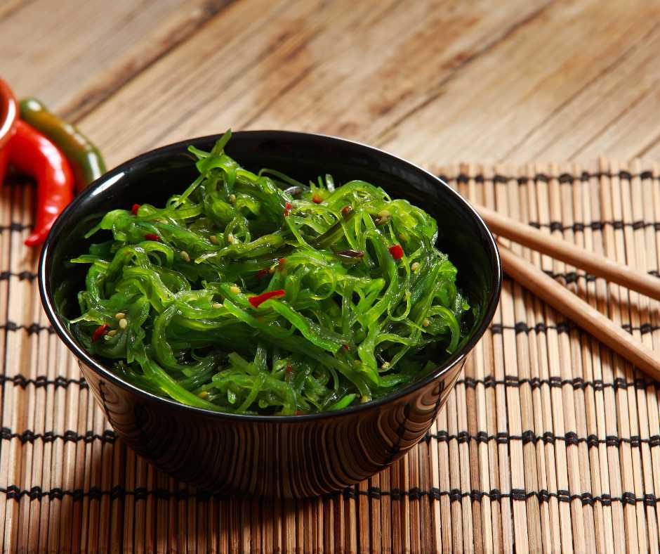 Alghe Wakame benefici e controindicazioni