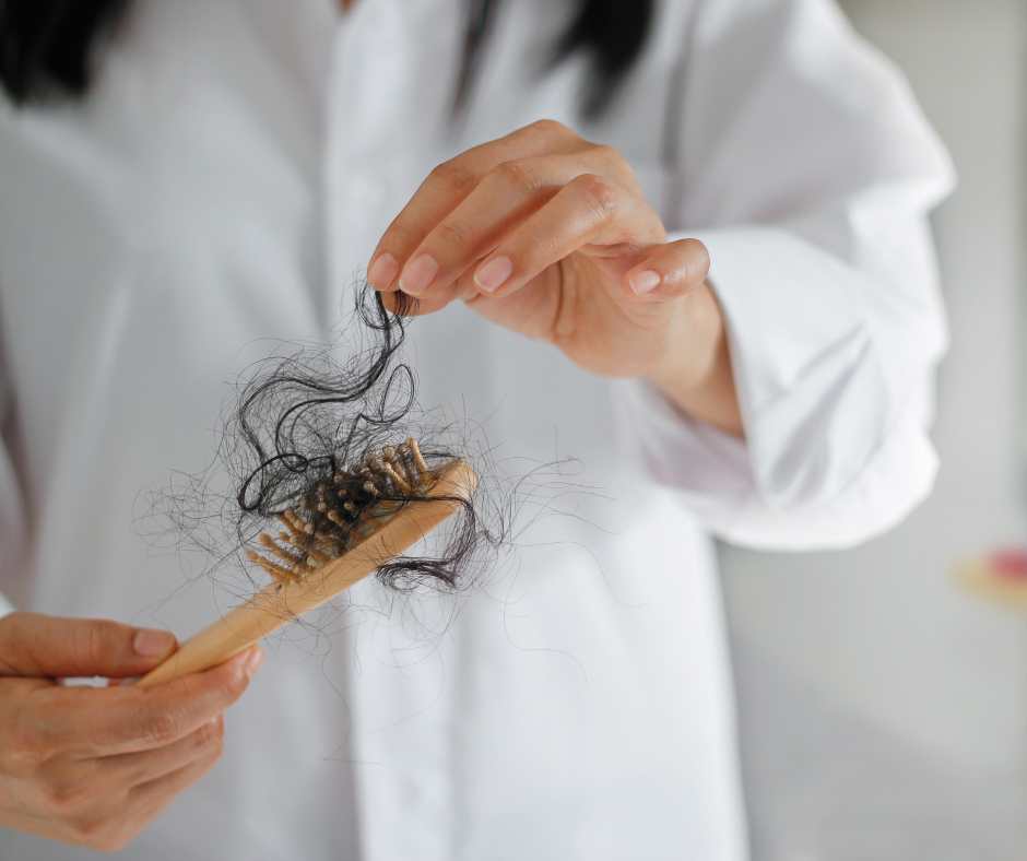 alimentazione e capelli bere acqua